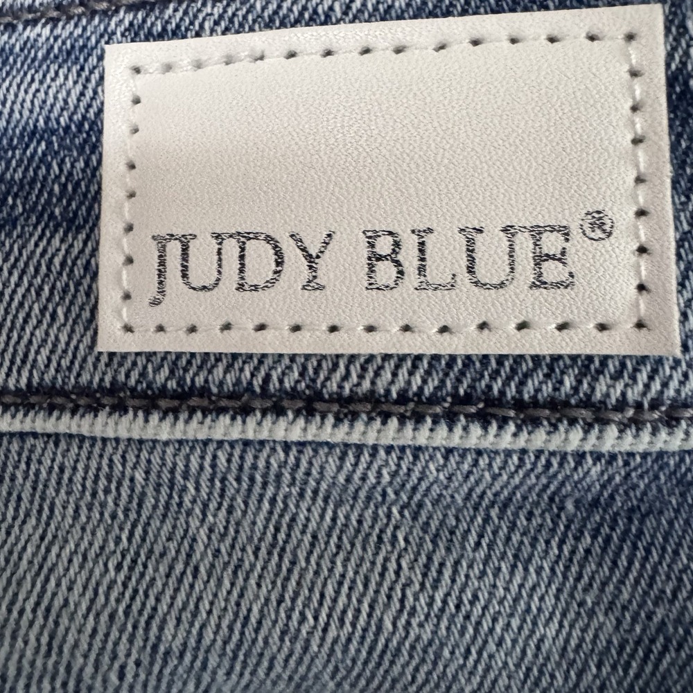 Judy Blue Med Wash Blue Denim Shorts Women's Size M Regular Fit Back Flap Pocket - Picture 3 of 6
